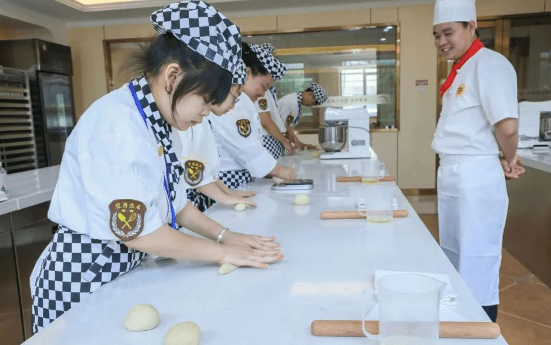 不负美食,不负青春,来菏泽新东方体验满满的幸福感