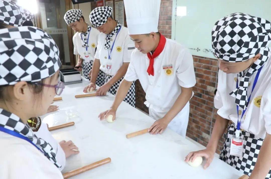 为什么一提起在山东学厨师,首先想到的是我们?
