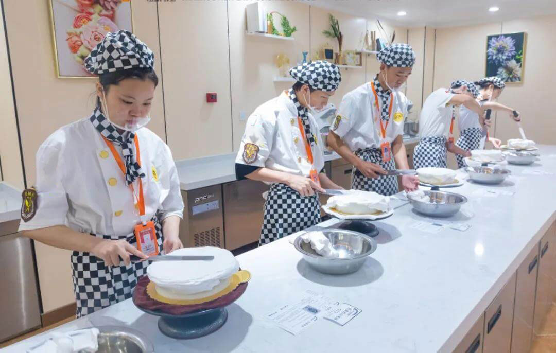 为什么一提起在山东学厨师,首先想到的是我们?