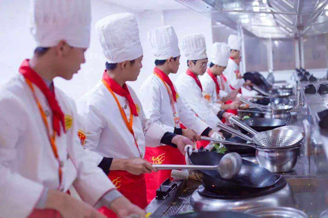 央视节目组入驻新东方,《厨王争霸》拍摄场地大揭秘!