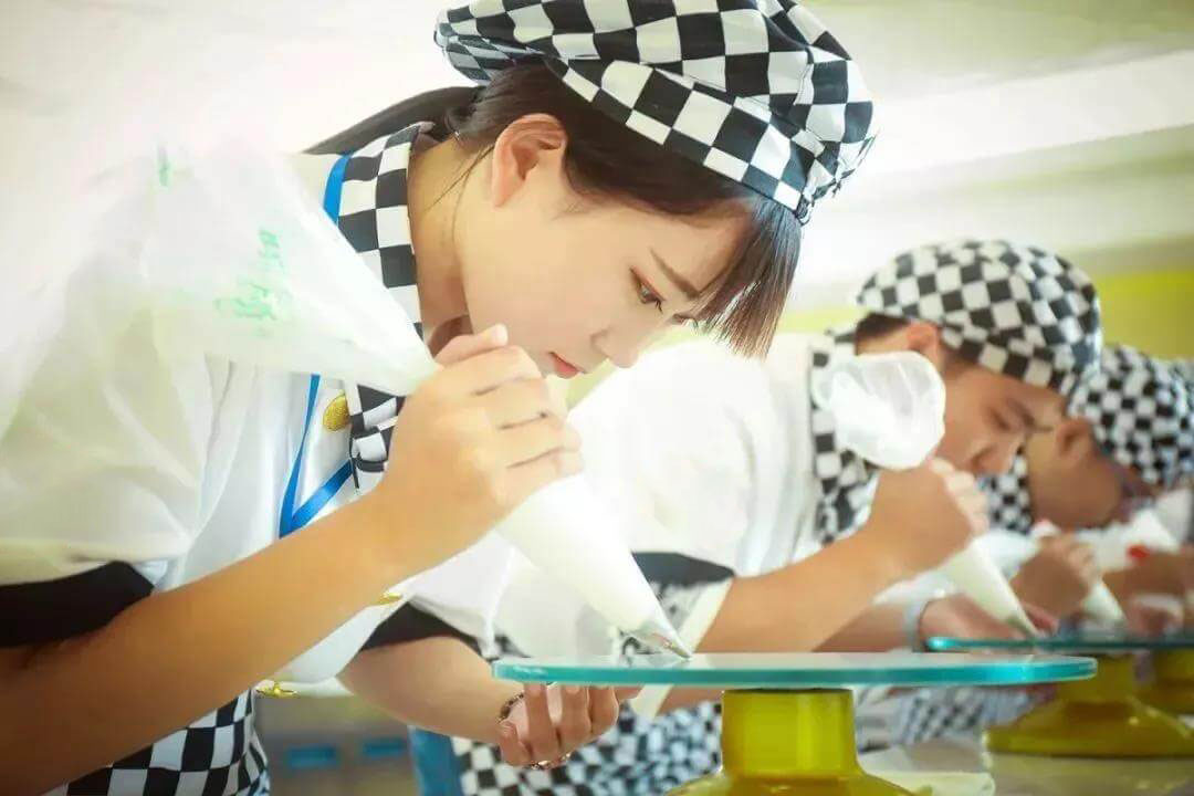 央视节目组入驻新东方,《厨王争霸》拍摄场地大揭秘!